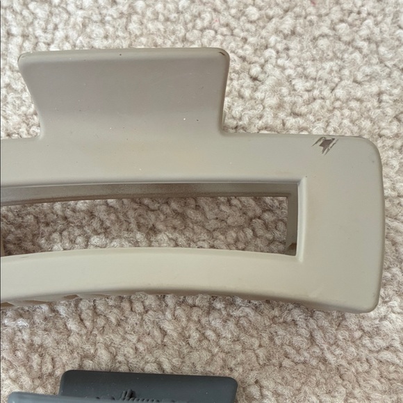 Set of 5 Hair Claw Clips in Assorted Colors - Picture 2 of 2